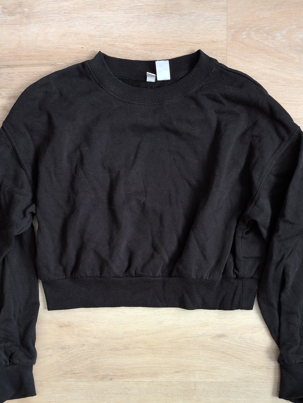 H&M Black Cropped Crewneck Sweatshirt